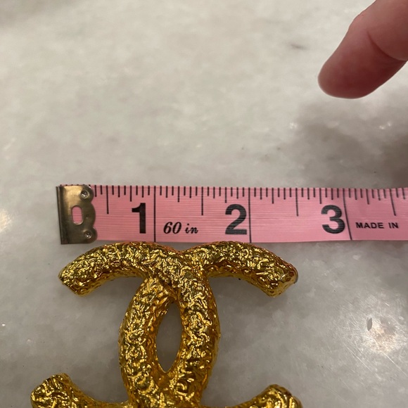 Authentic Chanel CC gold pin - Picture 8 of 8